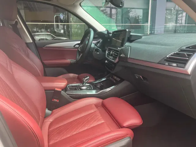 BMW iX3 — Фото автомобиля 11