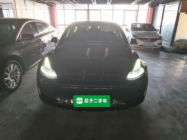Tesla Model 3 — Фото автомобиля 2