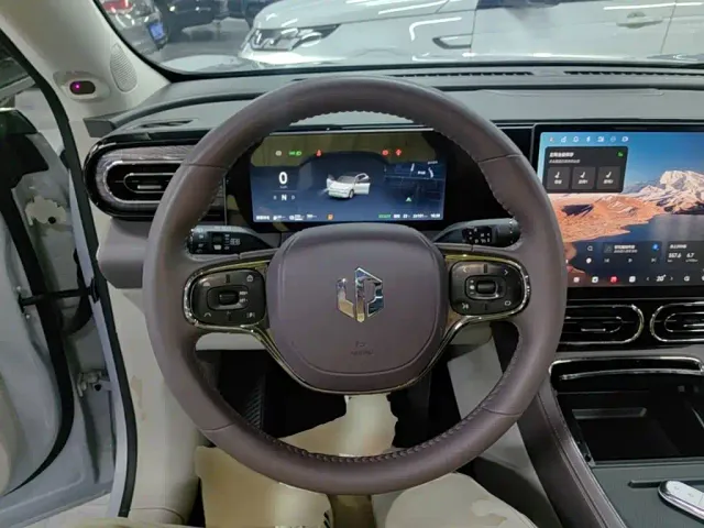 Leapmotor C11 — Фото автомобиля 6