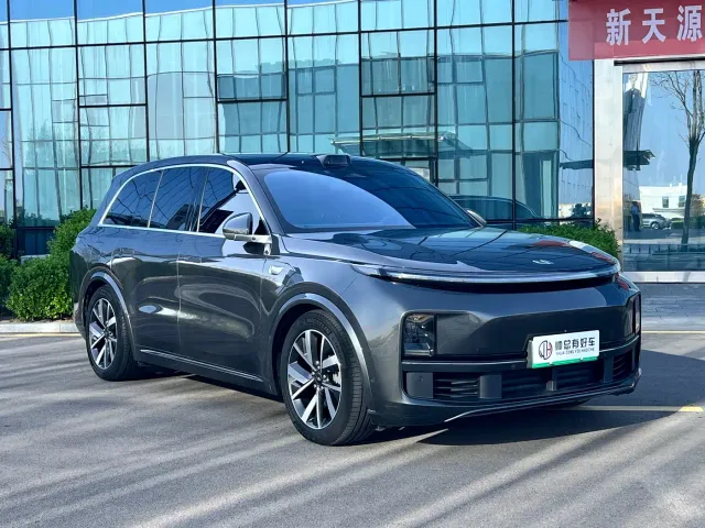 Li Auto L8 — Фото автомобиля 2