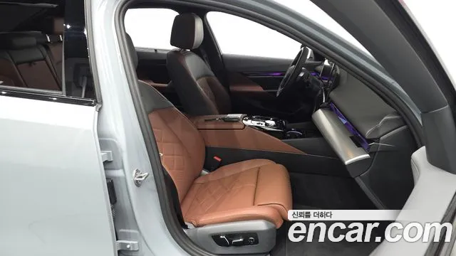 BMW 5 Series G60 — Фото автомобиля 16