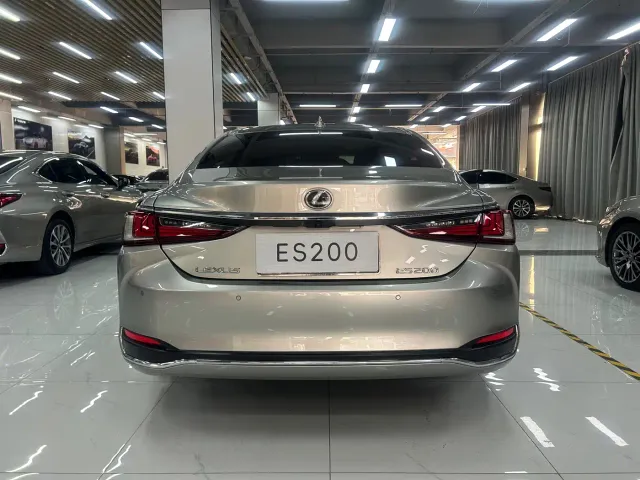 Lexus ES — Фото автомобиля 10