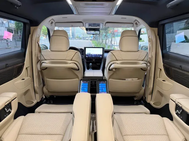 Toyota Alphard — Фото автомобиля 9