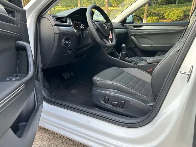 Skoda Superb — Фото автомобиля 9