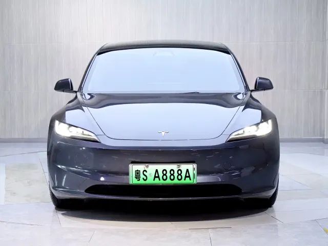 Tesla Model 3 — Фото автомобиля 2