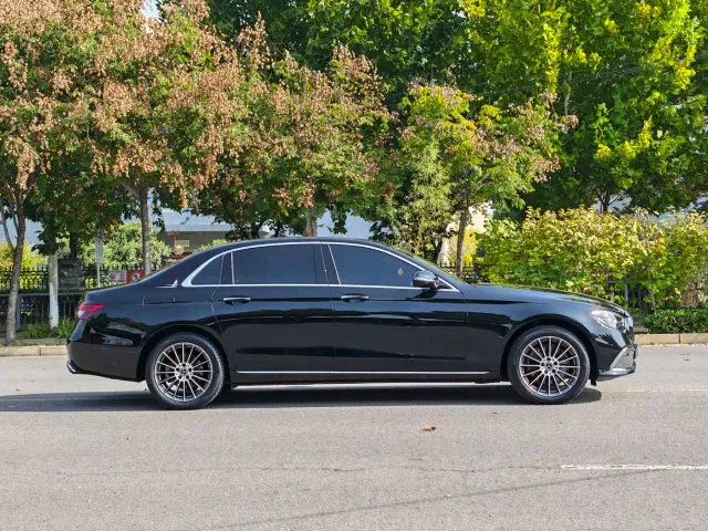 Mercedes-Benz E-Class — Фото автомобиля 19