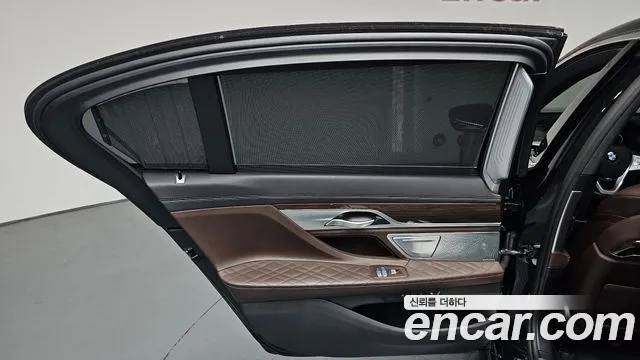 BMW 7-Series — Фото автомобиля 19