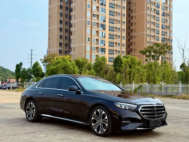 Mercedes-Benz E-Class — Фото автомобиля 3