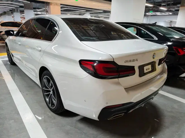 BMW 5 Series — Фото автомобиля 14