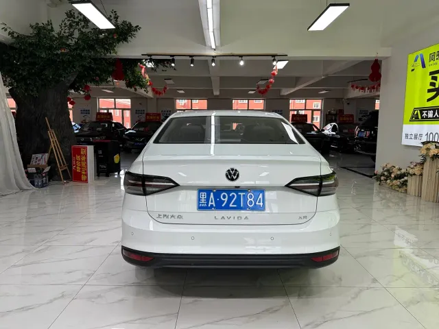 Volkswagen Lavida — Фото автомобиля 5