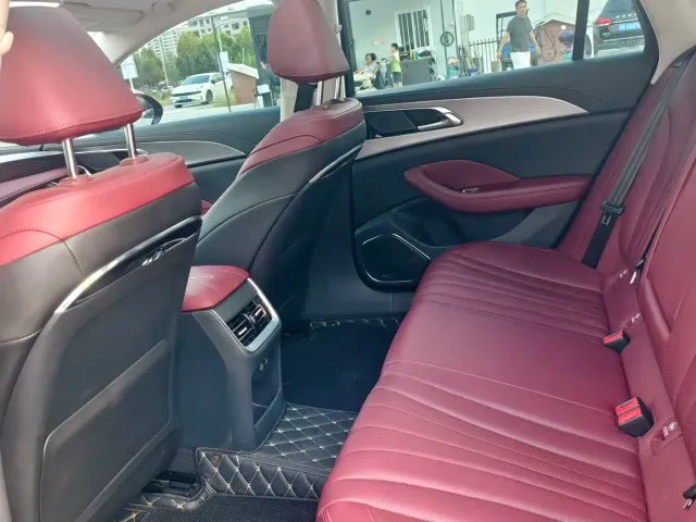Hongqi H5 — Фото автомобиля 14
