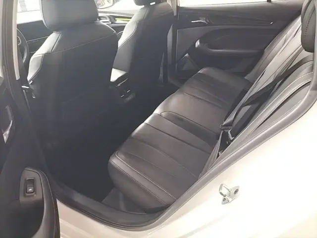 Roewe i5 — Фото автомобиля 16