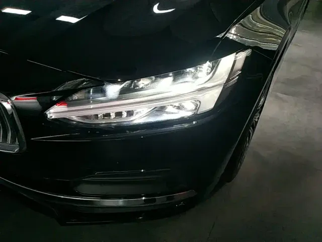 Volvo S90 — Фото автомобиля 23
