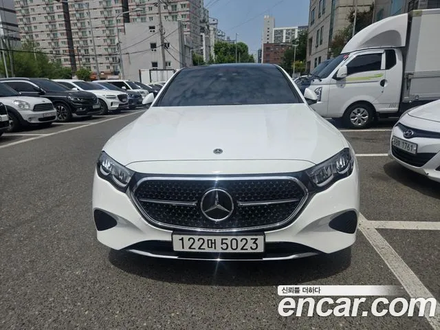 Mercedes-Benz E-Class — Фото автомобиля 3
