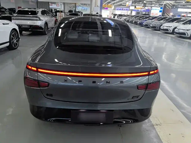Xpeng P7 — Фото автомобиля 5