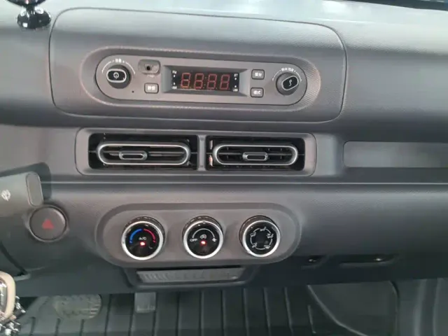 Wuling Zhiguang NEV — Фото автомобиля 12