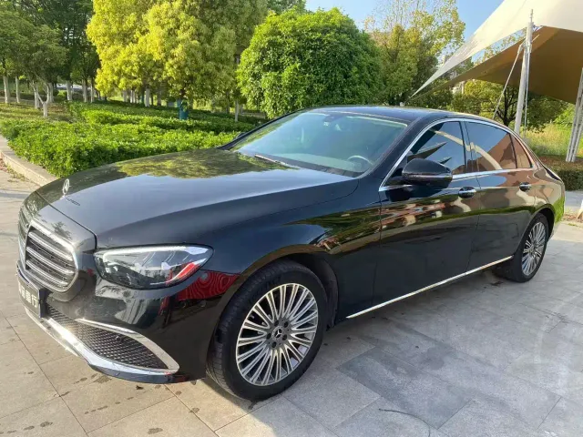 Mercedes-Benz E-Class — Фото автомобиля 3