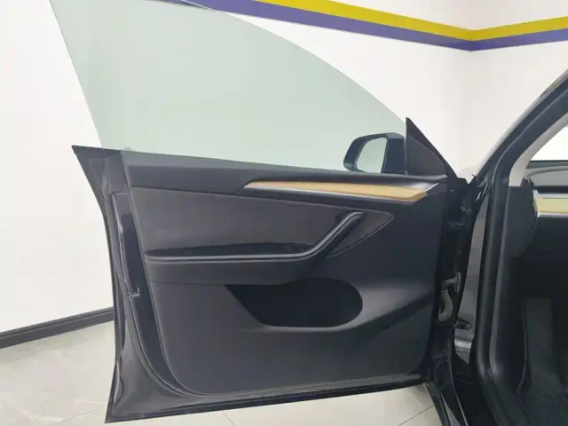Tesla Model Y — Фото автомобиля 7