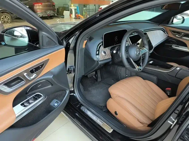 Mercedes-Benz E-Class — Фото автомобиля 15