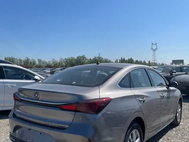 Changan Eado — Фото автомобиля 6