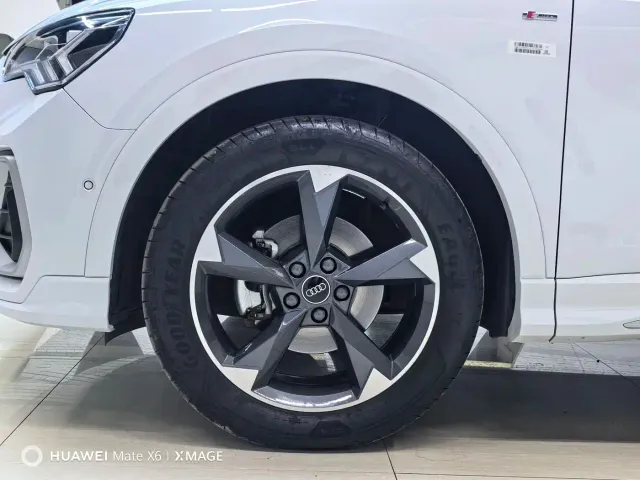 Audi Q3 — Фото автомобиля 11