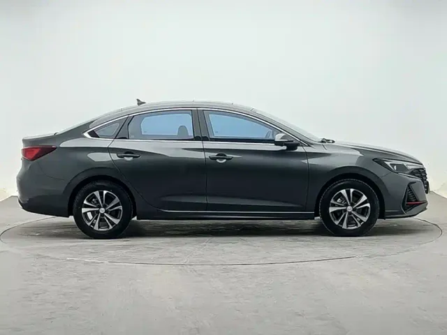Changan Eado — Фото автомобиля 3