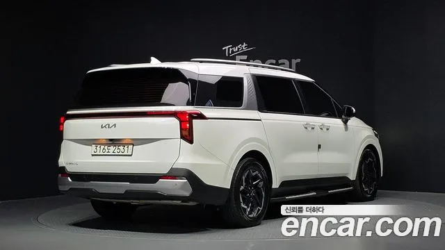 Kia Carnival Generation 4 — Фото автомобиля 2