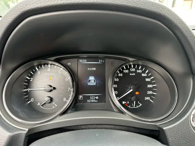 Nissan X-Trail — Фото автомобиля 18