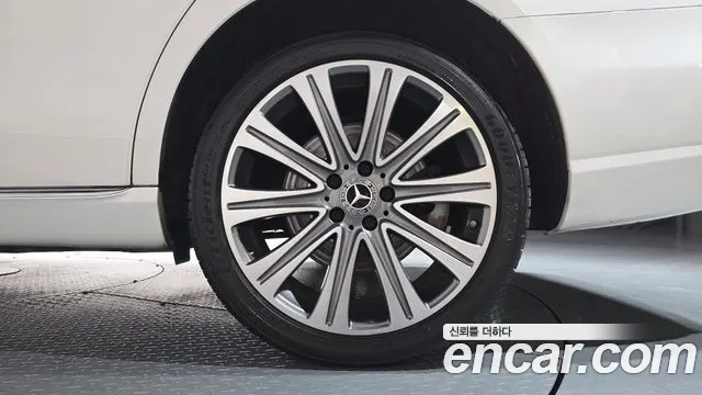 Mercedes-Benz E-Class E-класс W213 E350 4MATIC Exclusive — Фото автомобиля 18