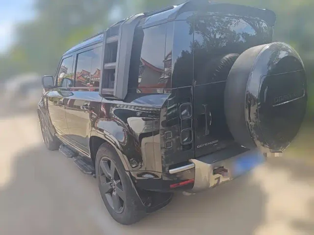 Land Rover Defender — Фото автомобиля 24