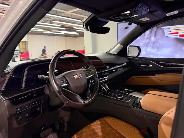 Cadillac Escalade — Фото автомобиля 4