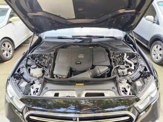 Mercedes-Benz E-Class — Фото автомобиля 3