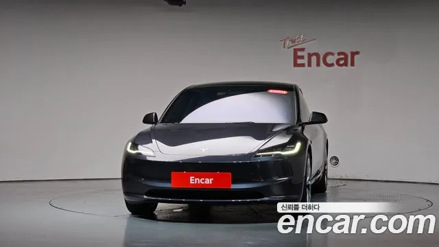 Tesla Model 3 — Фото автомобиля 3