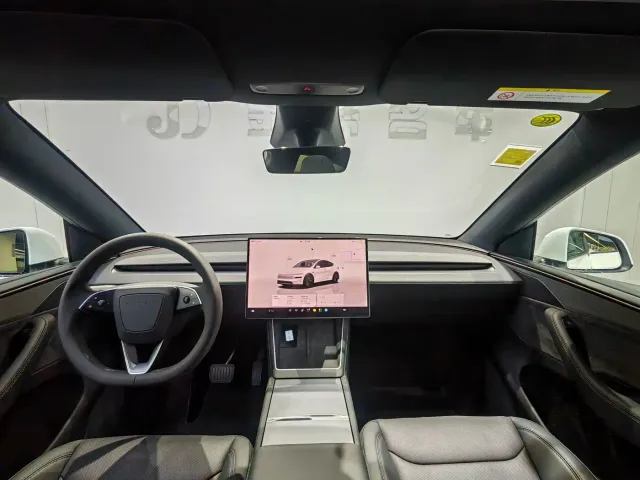 Tesla Model Y — Фото автомобиля 6