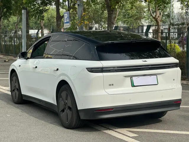 Li Auto i6 — Фото автомобиля 22
