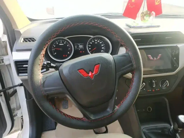 Wuling Hongguang — Фото автомобиля 10