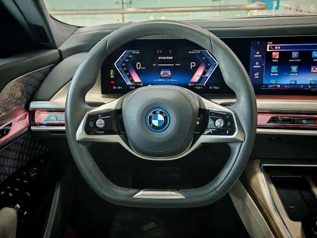 BMW i7 — Фото автомобиля 10