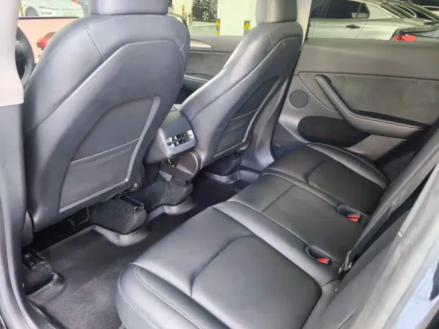 Tesla Model Y — Фото автомобиля 6