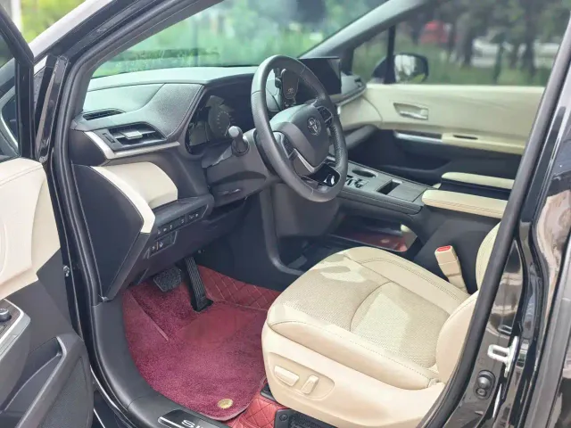 Toyota Sienna — Фото автомобиля 4