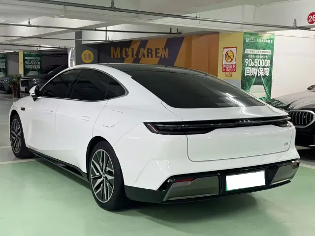 Geely Galaxy E8 — Фото автомобиля 7