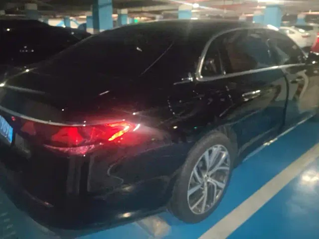 Mercedes-Benz E-Class — Фото автомобиля 3