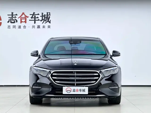 Mercedes-Benz E-Class — Фото автомобиля 2