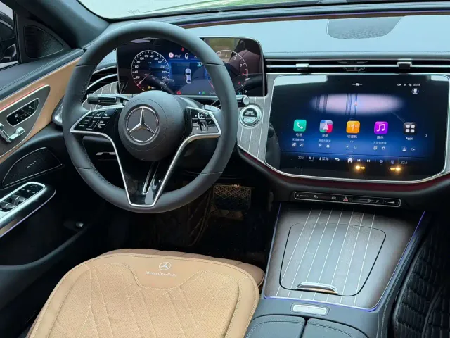 Mercedes-Benz E-Class — Фото автомобиля 4