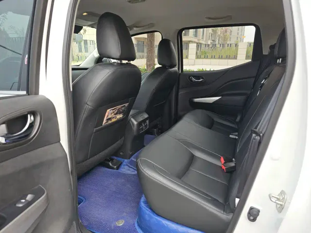 Nissan Navara — Фото автомобиля 12