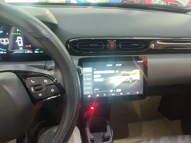 Leapmotor T03 — Фото автомобиля 12
