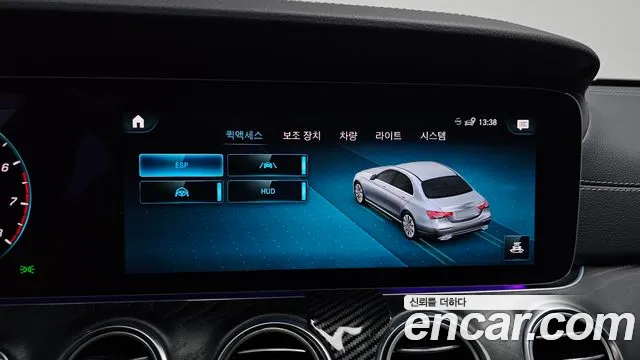 Mercedes-Benz E-Class — Фото автомобиля 24