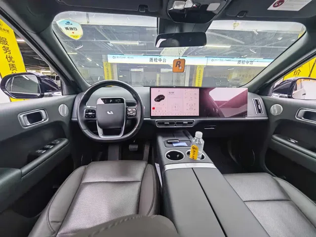 Li Auto L8 — Фото автомобиля 7