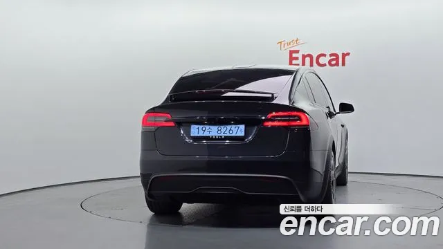 Tesla Model X — Фото автомобиля 4