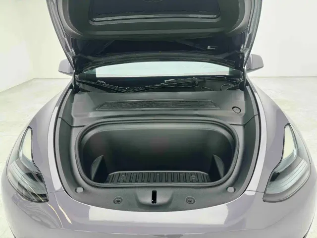 Tesla Model Y — Фото автомобиля 19