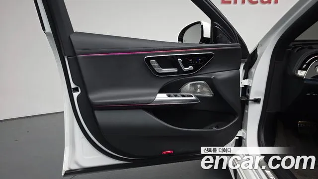 Mercedes-Benz E-Class — Фото автомобиля 21